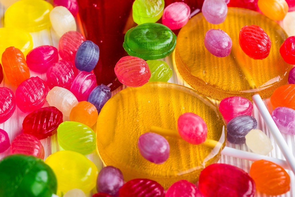 A colourful set of lollipops of different sizes
